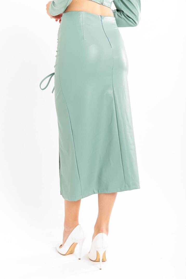 Deri Kumaş Diz Altı Boy Yırtmaçlı Büzgü Detaylı Kadın Etek-Mint - 5