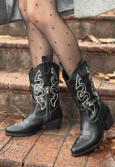 Emaly Siyah Cilt Beyaz İşlemeli Topuklu Çizme - 2