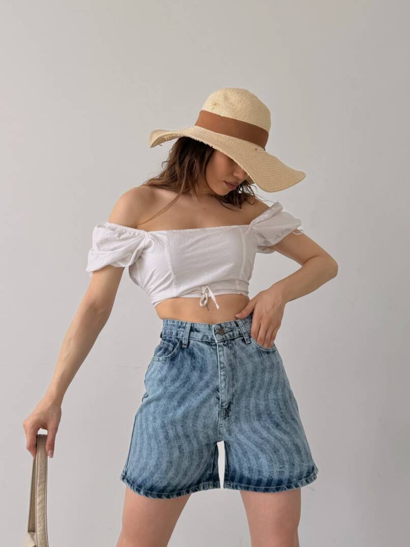 Paçası Püsküllü Desenli Denim Şort - 1