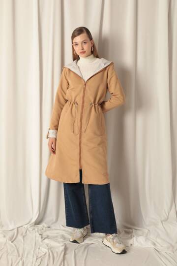 Torino Kumaş Çizgili Garnili Kapüşonlu Kadın Camel Yağmurluk - 2