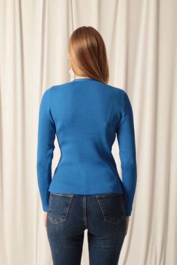 Triko Kumaş Düğmeli Kadın Saks Hırka - 5