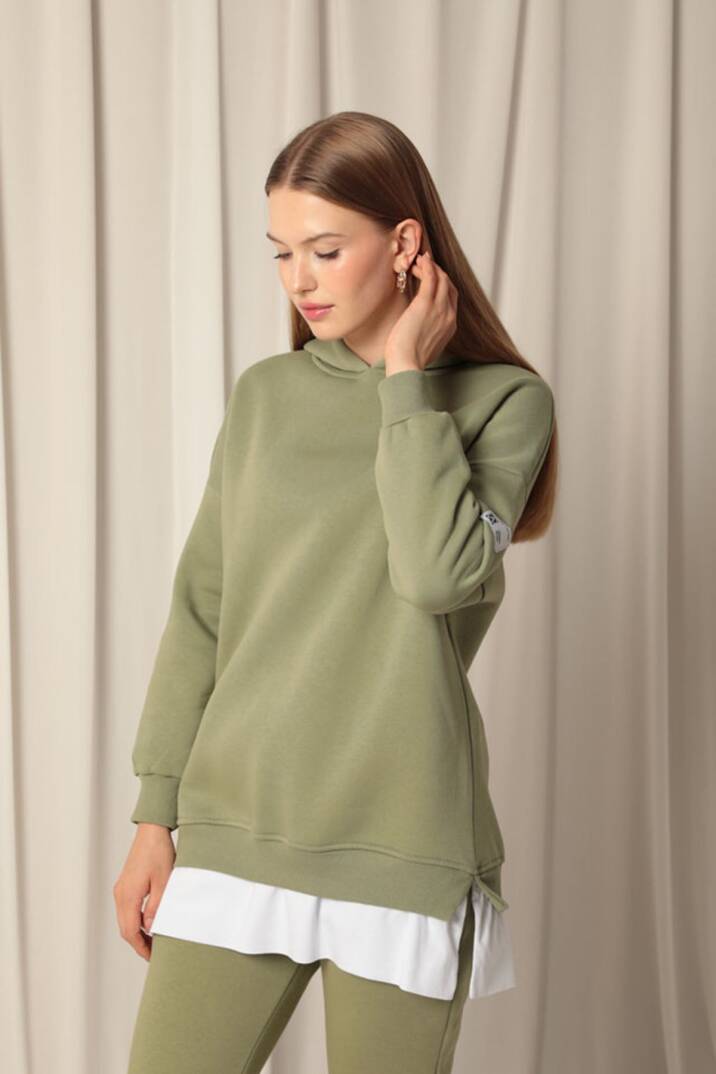 Üç İplik Arma Detay Eteği Garnili Kapüşonlu Kadın Haki Sweat - 4