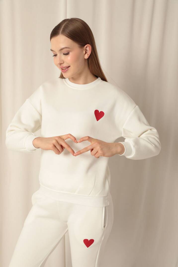 Üç İplik Kumaş Kalp Nakışlı Kadın Ekru Takım - 1