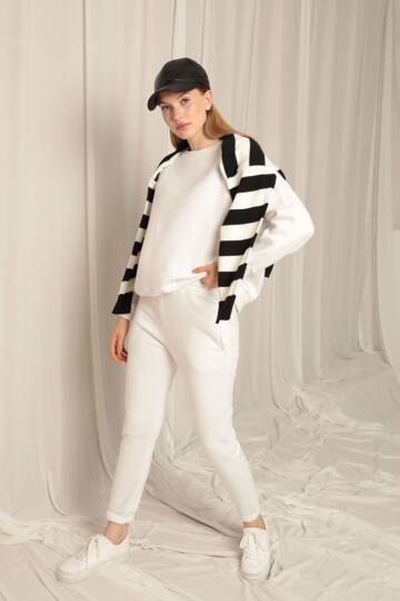 Üç İplik Sıfır Yaka Çimalı Kadın Ekru Sweat - 2