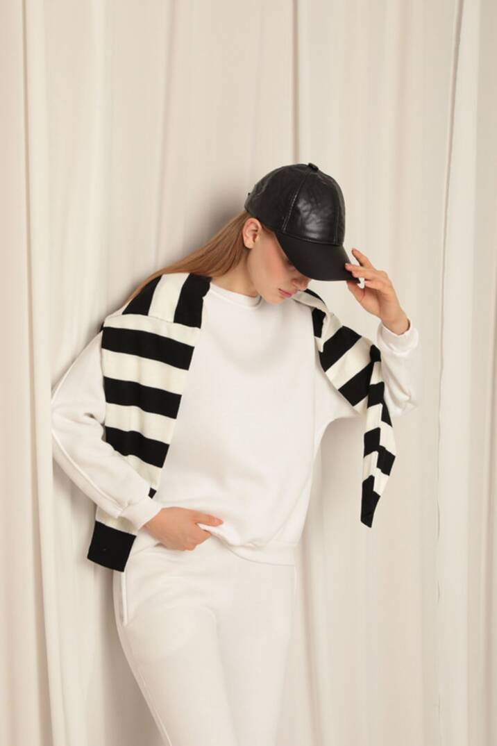 Üç İplik Sıfır Yaka Çimalı Kadın Ekru Sweat - 4