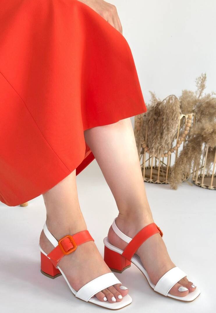 Year Beyaz Cilt Turuncu Detaylı Topuklu Ayakkabı - 3